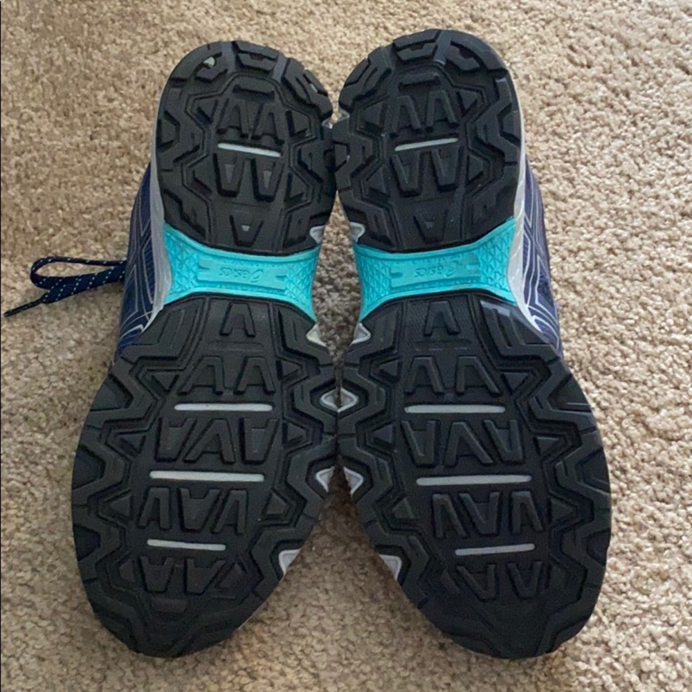 ASICS - Picture 4 of 6